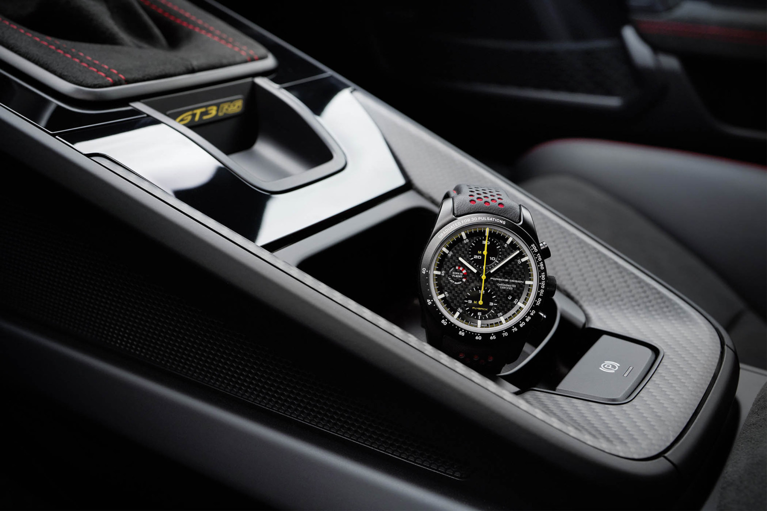 Porsche Design Chronograph 911 GT3 RS mới bắt chước các yếu tố thiết kế của xe
